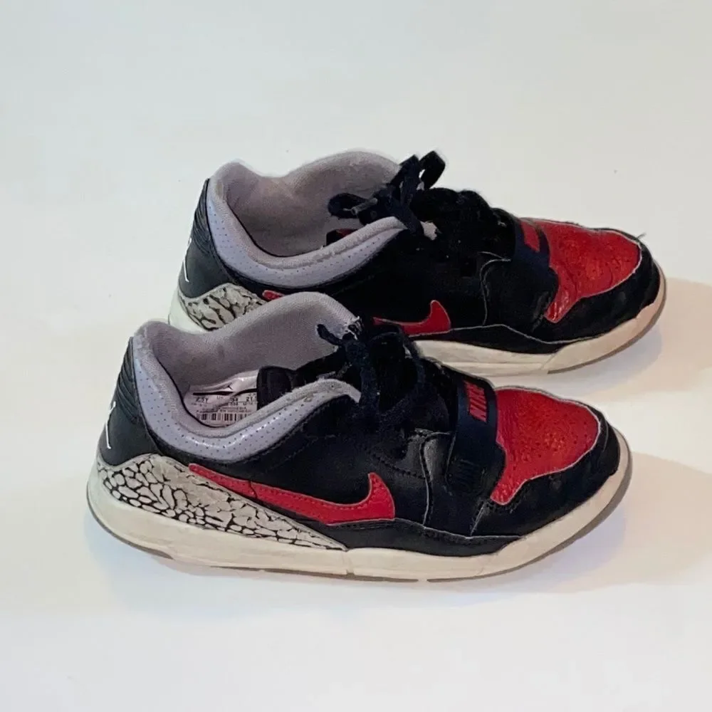 Nike Kids Black and Red Sneakers Size 2.5Y Not Insoles